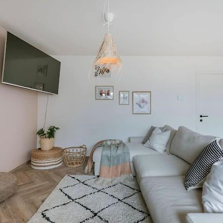 Juan - Stijlvol Appartement Met Uitzicht Op De Kaai Ostend Exterior foto