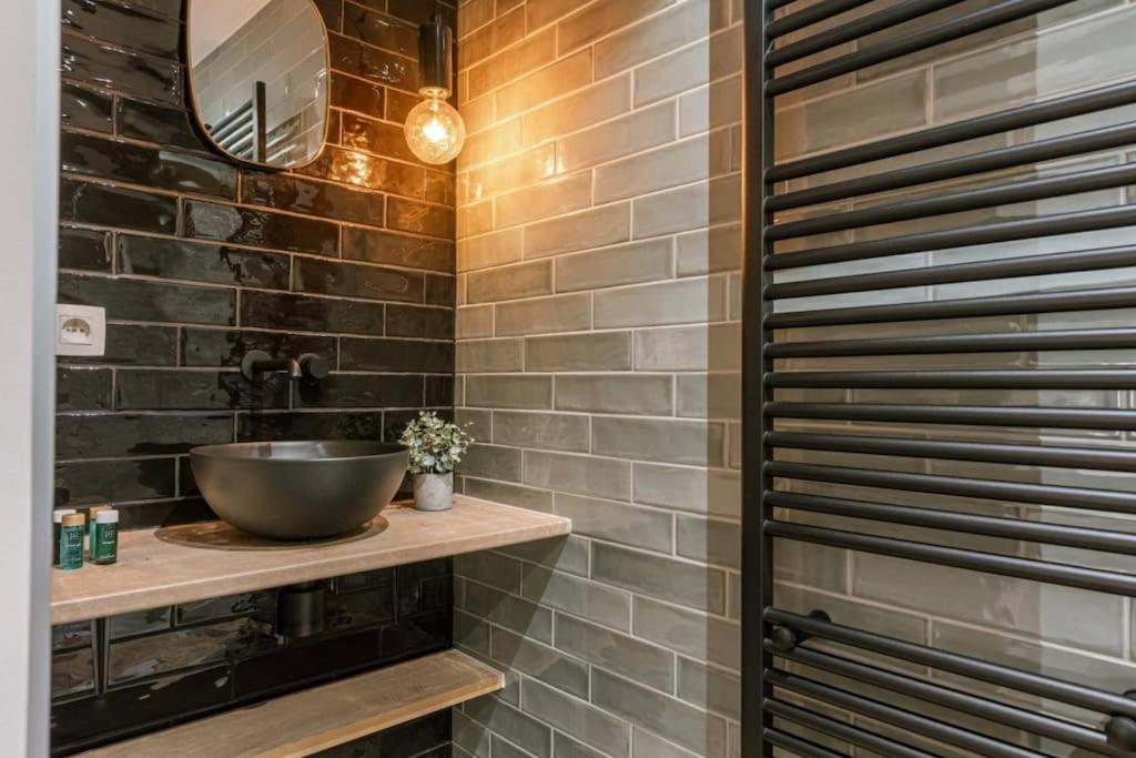 Juan - Stijlvol Appartement Met Uitzicht Op De Kaai Ostend Exterior foto